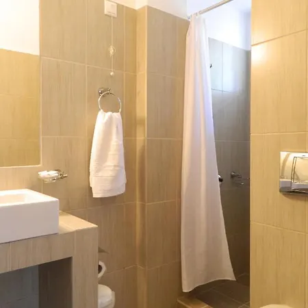 Christiana أمبيلاس