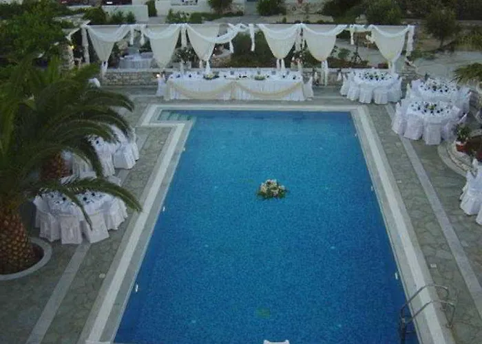 Ξενοδοχείο με διαμερίσματα χριστιάνα Αμπελάς