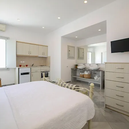 Christiana Амбелас