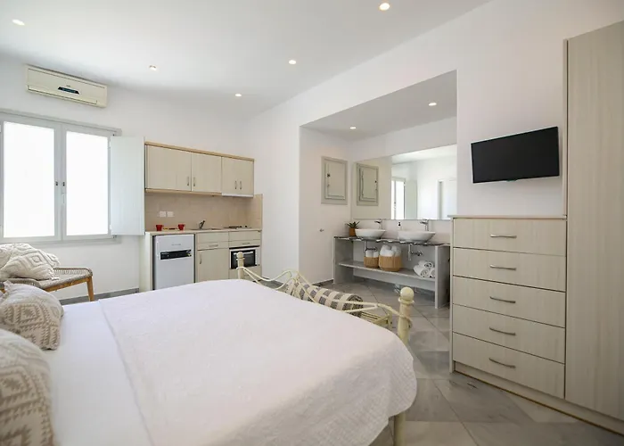 Christiana Амбелас